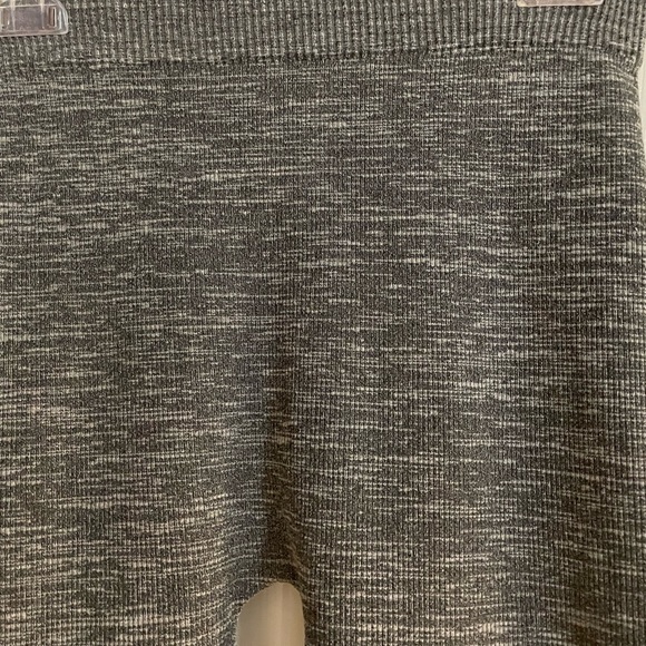 Multicolor black/white/grey woman leggings in size  large. - Picture 2 of 4